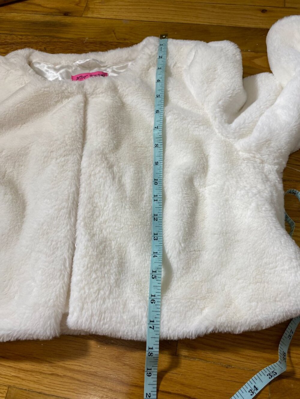 BETSEY JOHNSON '14 White Faux Fur Cape Bolero Jacket Lined Sz M Y2K Glam ($135) - Picture 9 of 9